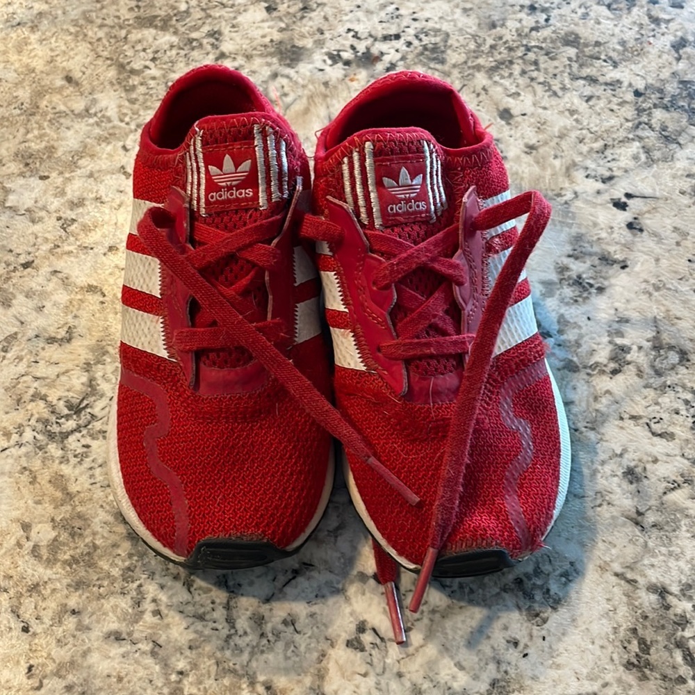 Kids 10 red lace up adidas